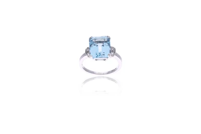 Anello con acquamarina e diamanti - Asta Preziosi Anello con acquamarina e diamanti - Asta Preziosi