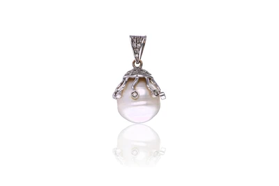 Ciondolo con perla e diamanti - Asta Preziosi Ciondolo con perla e diamanti - Asta Preziosi