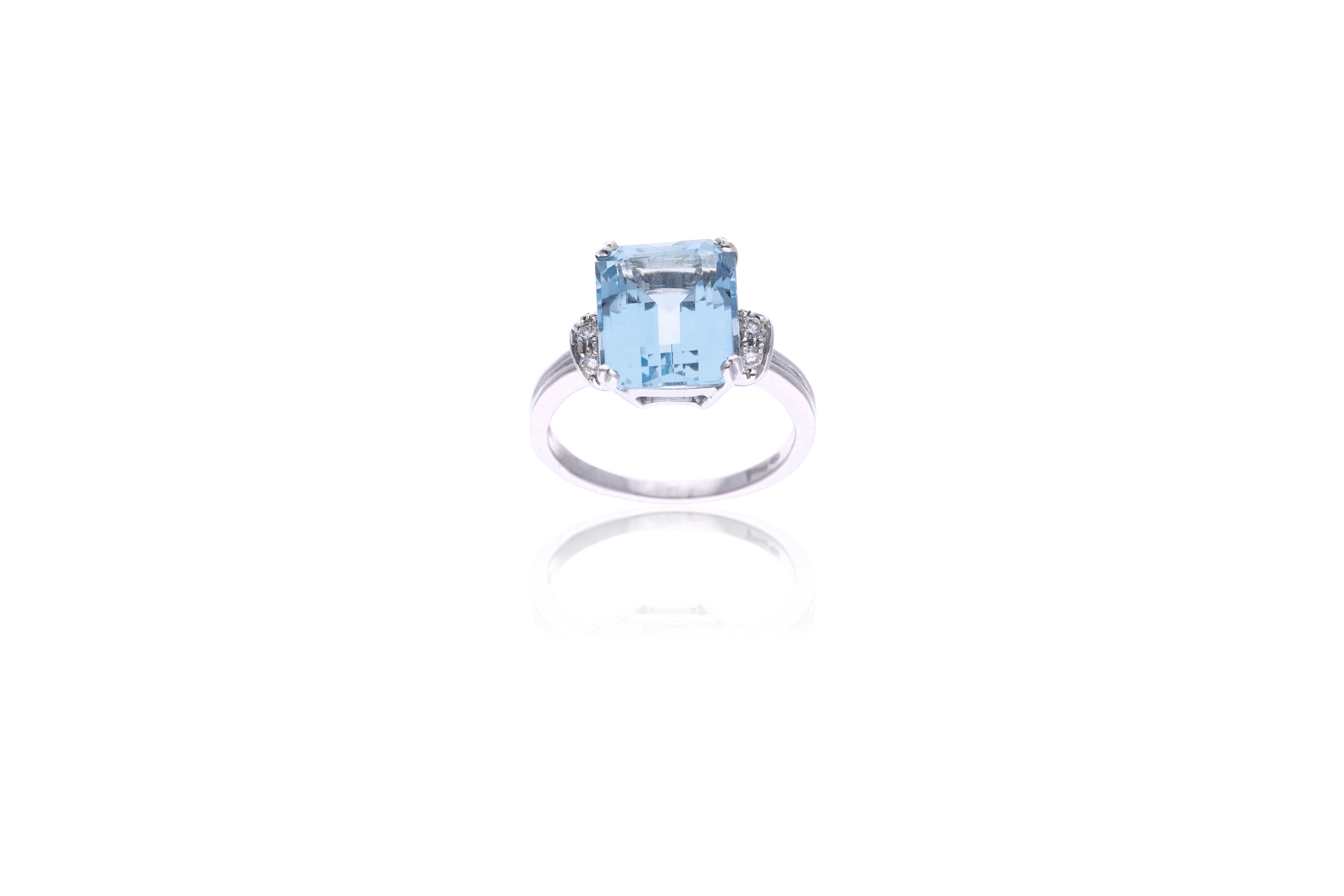 Anello con acquamarina e diamanti - Asta Preziosi