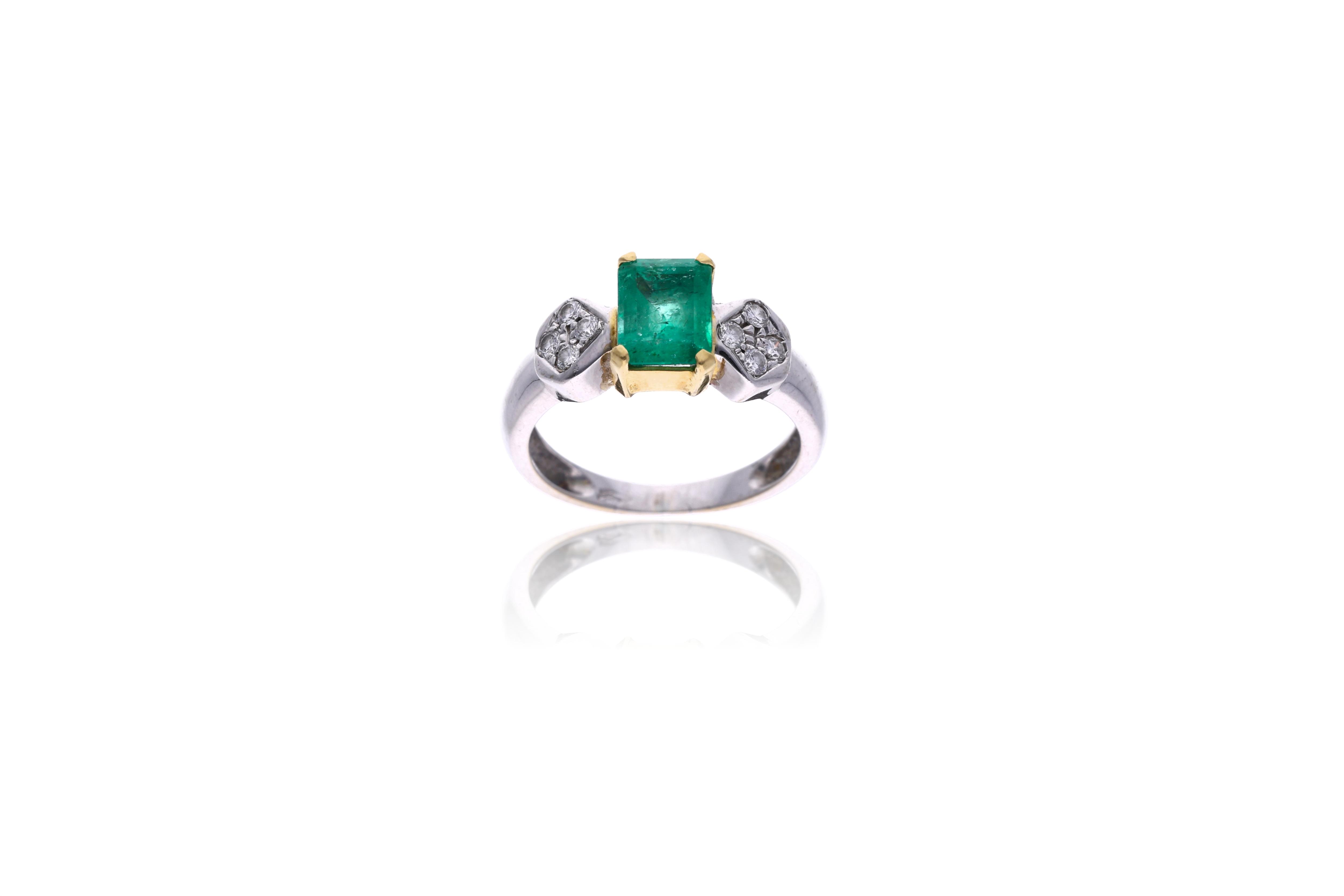 Anello con smeraldo e diamanti - Asta Preziosi