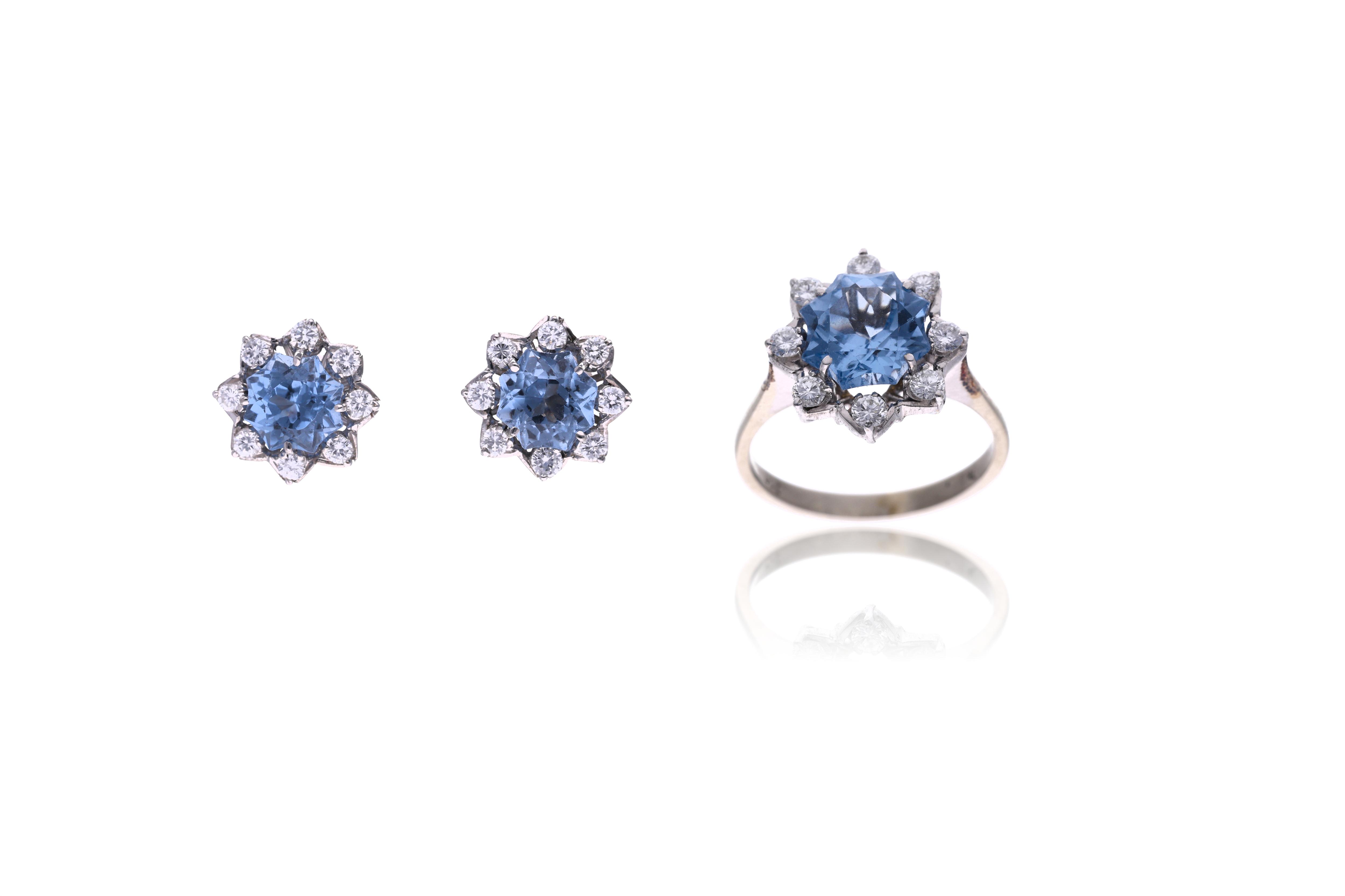 Anello e paio di orecchini con diamanti e pietre - Asta Preziosi