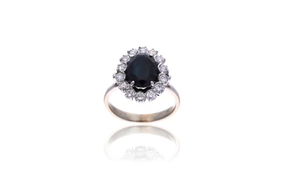 Anello con zaffiro e diamanti - Asta Preziosi Anello con zaffiro e diamanti - Asta Preziosi