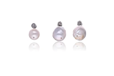 Paio di orecchini e ciondolo con perle e diamanti - Asta Preziosi Paio di orecchini e ciondolo con perle e diamanti - Asta Preziosi