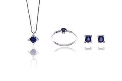 Parure: collana, anello e paio di orecchini con diamanti e pietre - Asta Preziosi Parure: collana, anello e paio di orecchini con diamanti e pietre - Asta Preziosi