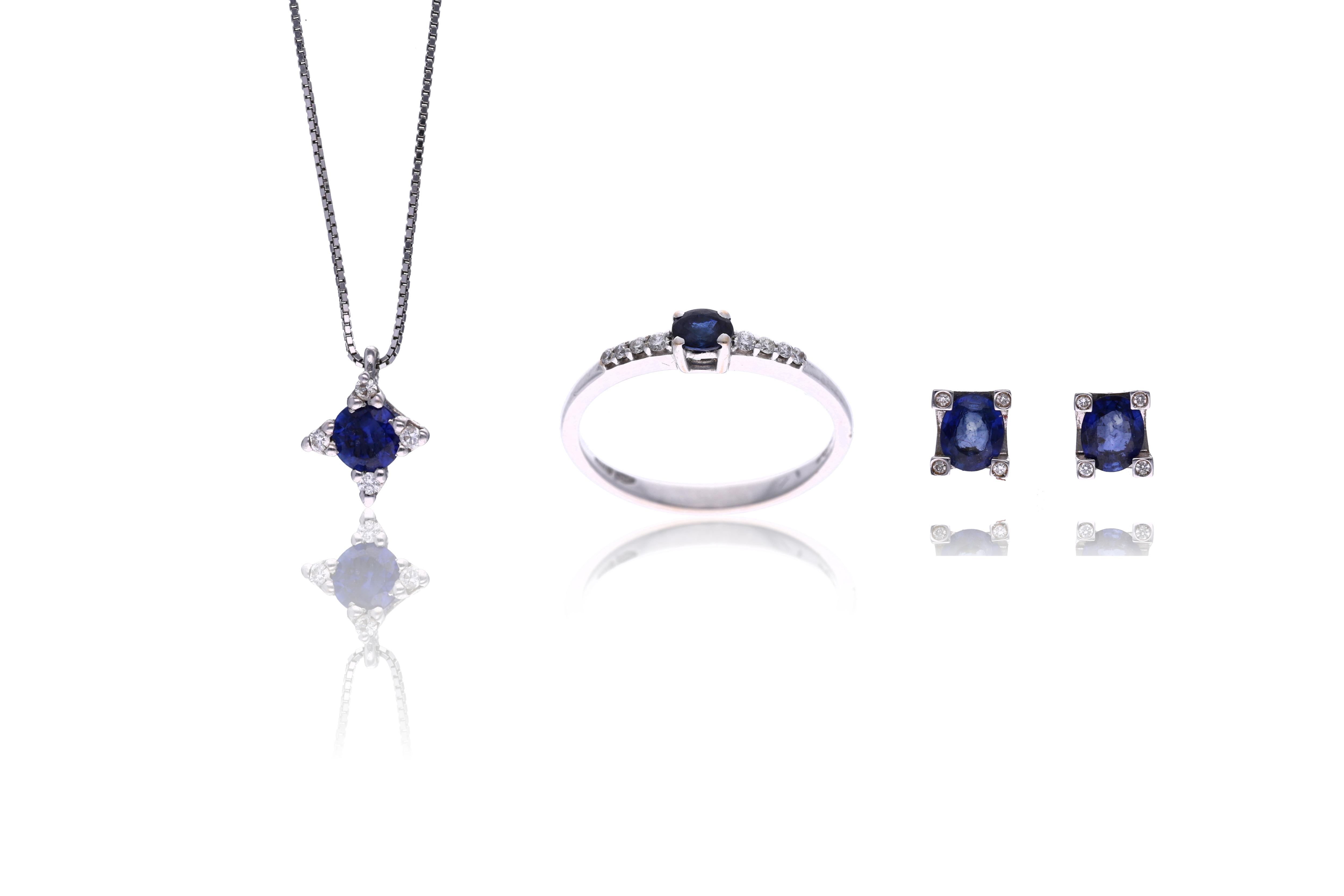 Parure: collana, anello e paio di orecchini con diamanti e pietre - Asta Preziosi