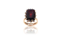 Anello con diamanti e pietra - Asta Preziosi