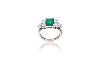 Anello con smeraldo e diamanti - Asta Preziosi