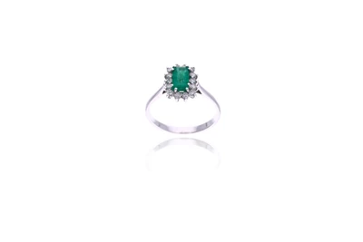 Anello con smeraldo e diamanti - Asta Preziosi Anello con smeraldo e diamanti - Asta Preziosi