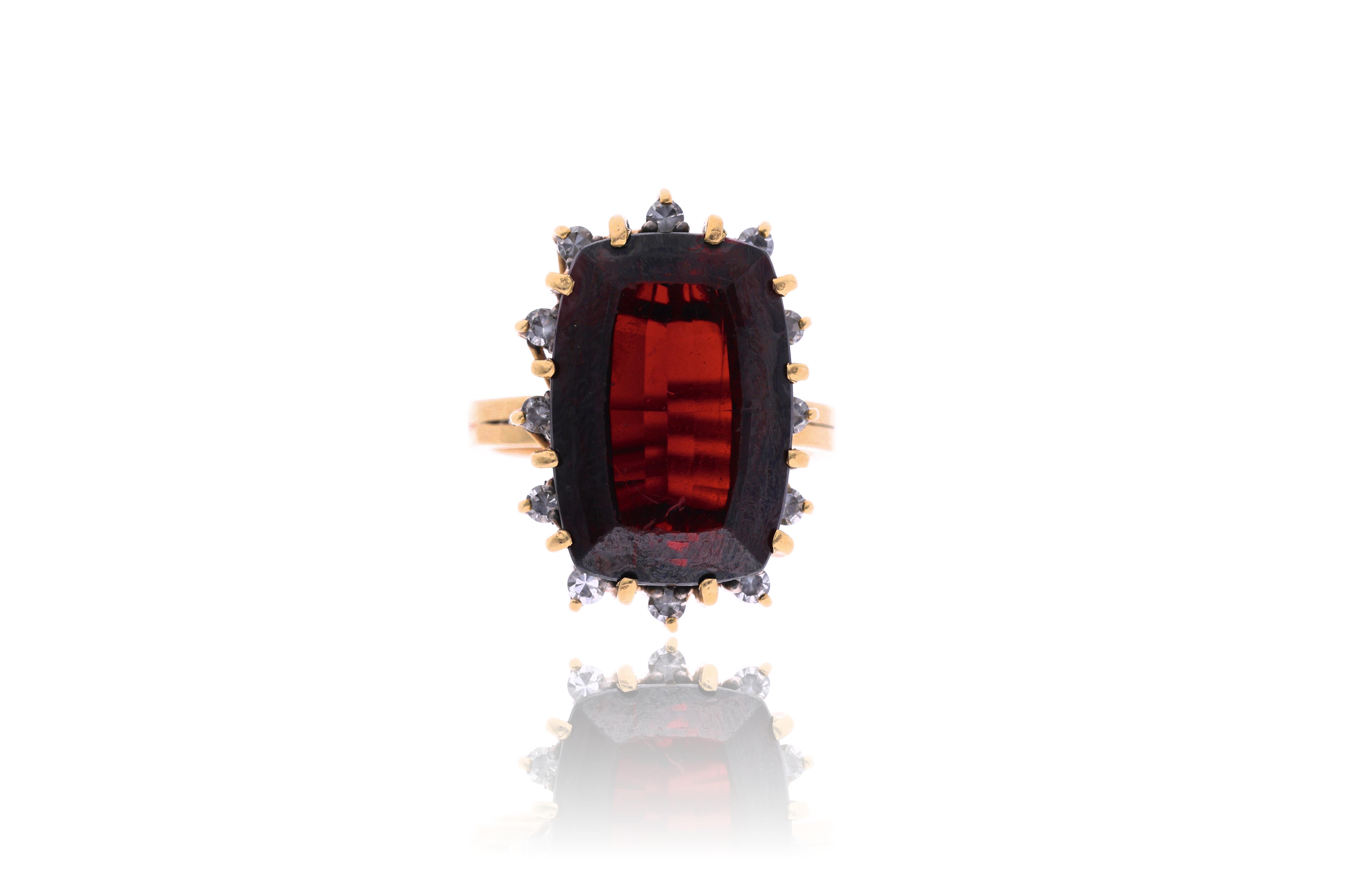 Anello con diamanti e pietra - Asta Preziosi