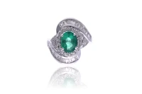 Anello con smeraldo e diamanti - Asta Preziosi Anello con smeraldo e diamanti - Asta Preziosi