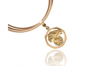 Bracciale a 11 fili con ciondolo in oro - Asta Preziosi Bracciale a 11 fili con ciondolo in oro - Asta Preziosi