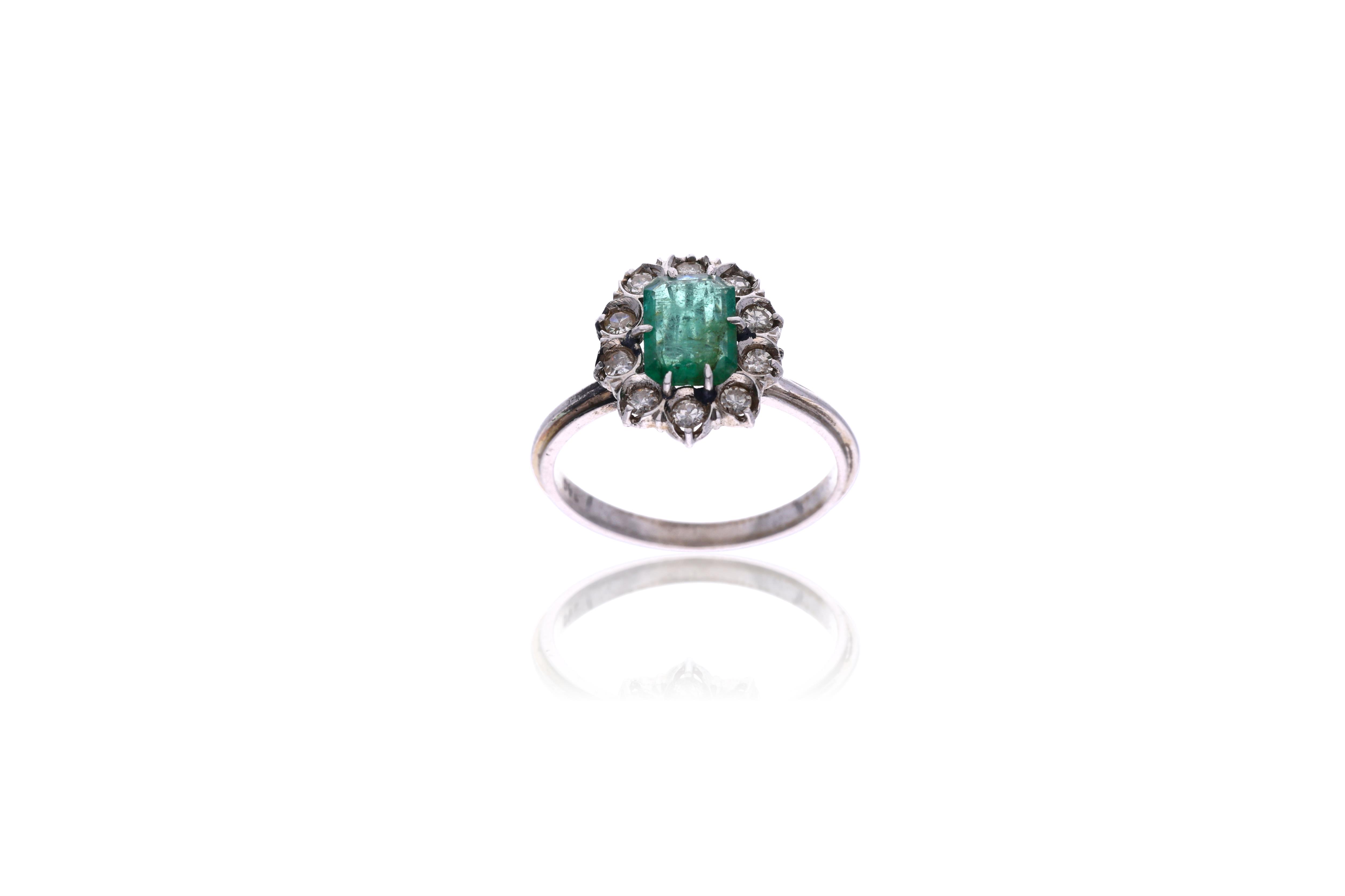Anello con smeraldo e diamanti - Asta Preziosi