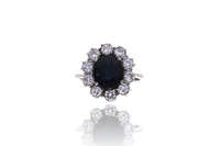 Anello con diamanti e zaffiro - Asta Preziosi