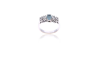 Anello con diamanti e pietra - Asta Preziosi Anello con diamanti e pietra - Asta Preziosi
