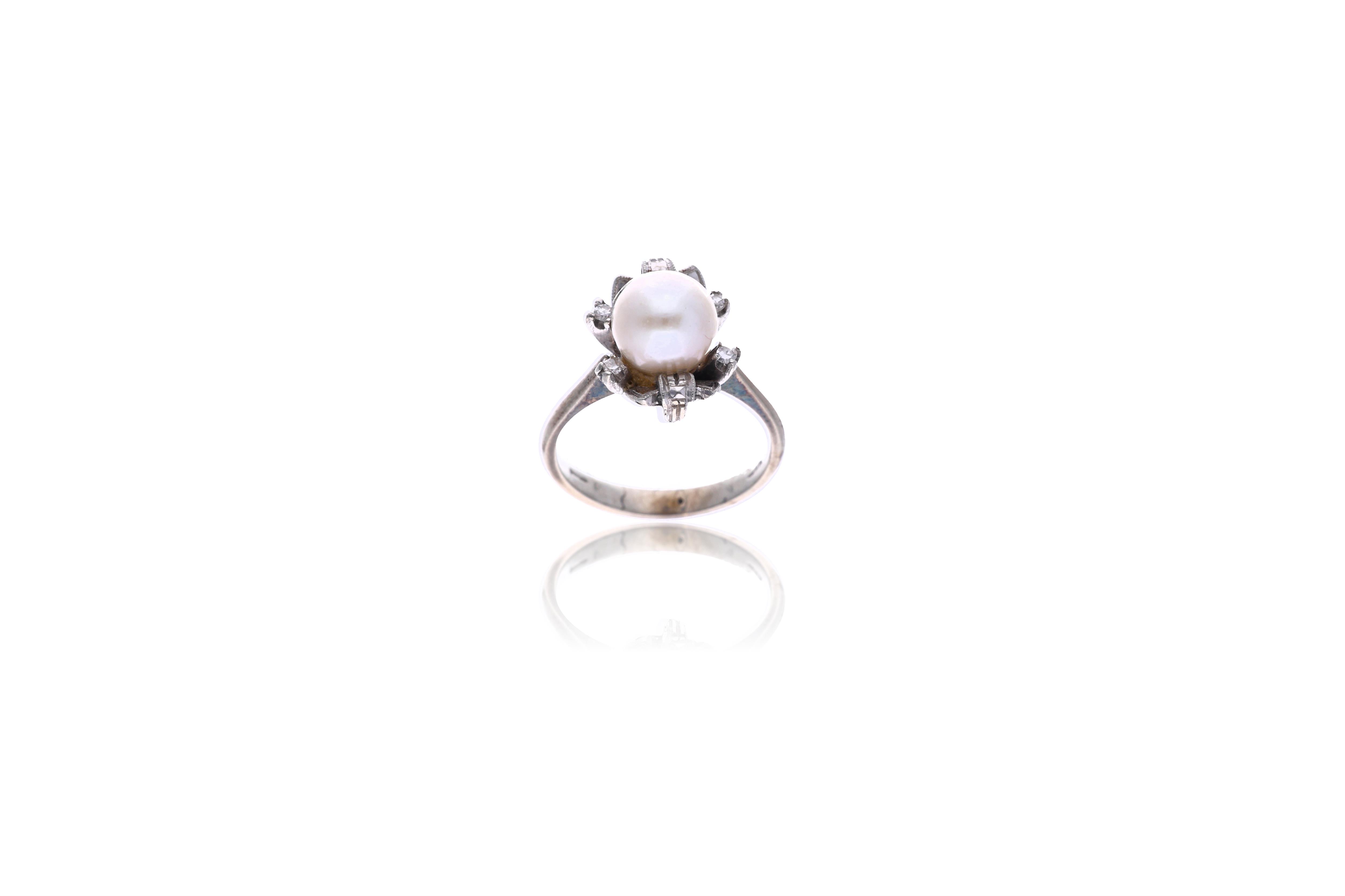 Anello con perla coltivata e diamanti - Asta Preziosi