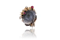 Anello con diamanti, rubini e minerale - Asta Preziosi Anello con diamanti, rubini e minerale - Asta Preziosi