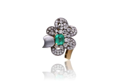 Anello con smeraldo e diamanti - Asta Preziosi Anello con smeraldo e diamanti - Asta Preziosi