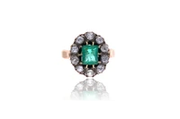 Anello con diamanti e pietra - Asta Preziosi