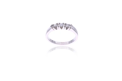 Anello trilogy con diamanti - Asta Preziosi Anello trilogy con diamanti - Asta Preziosi