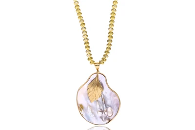 Collana e ciondolo con pietre e madreperla - Asta Preziosi Collana e ciondolo con pietre e madreperla - Asta Preziosi
