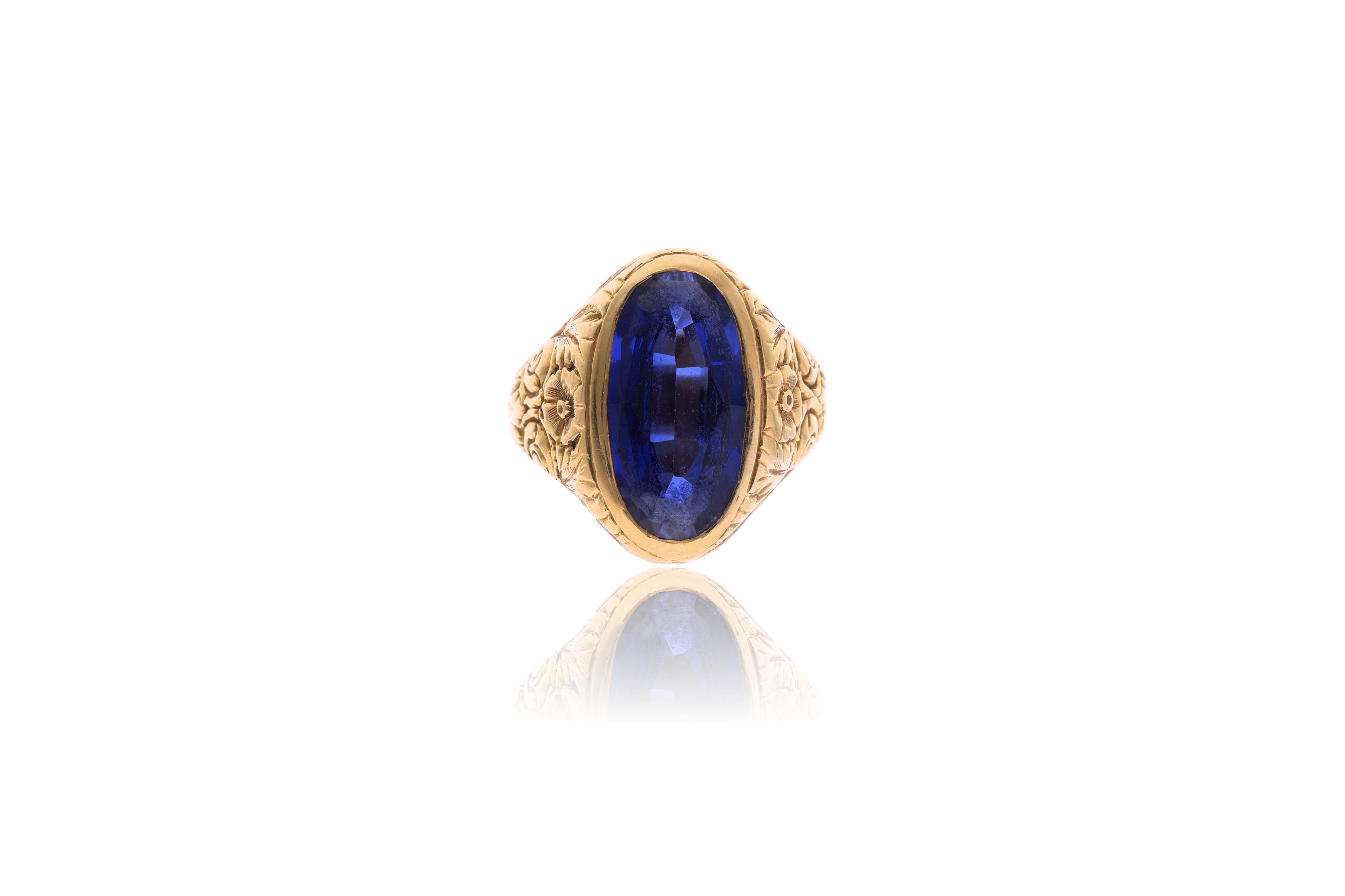 Anello con pietra in oro - Asta Preziosi