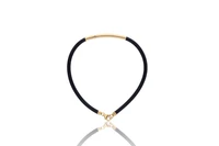 Bracciale in caucciu' con elementi in oro - Asta Preziosi Bracciale in caucciu' con elementi in oro - Asta Preziosi