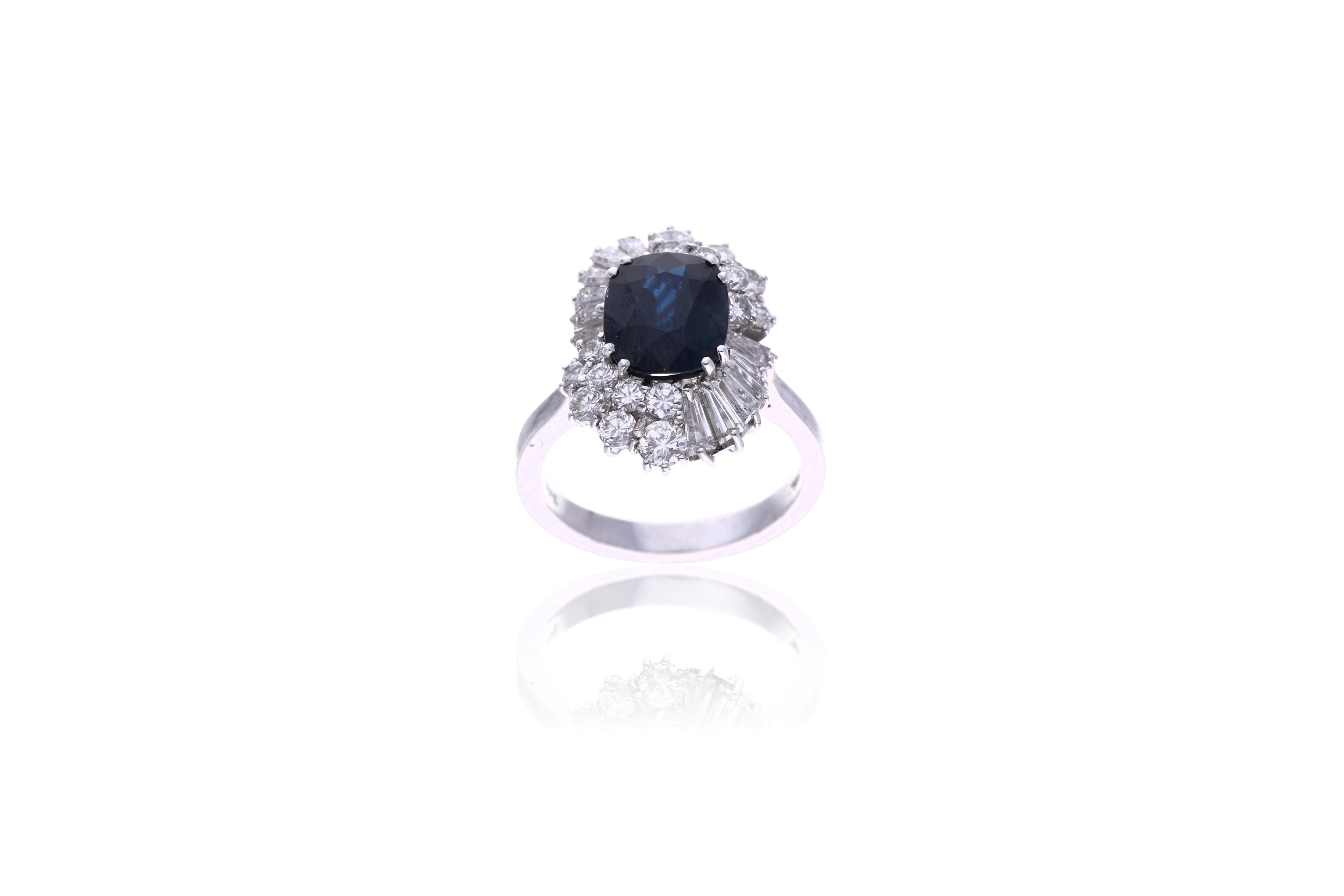 Anello con pietra e diamanti - Asta Preziosi