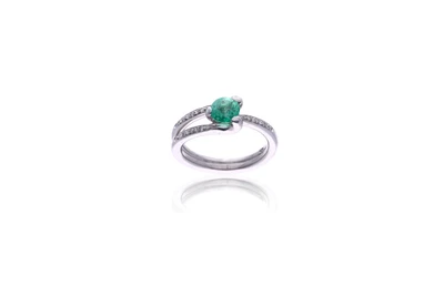 Anello con diamanti e smeraldo - Asta Preziosi