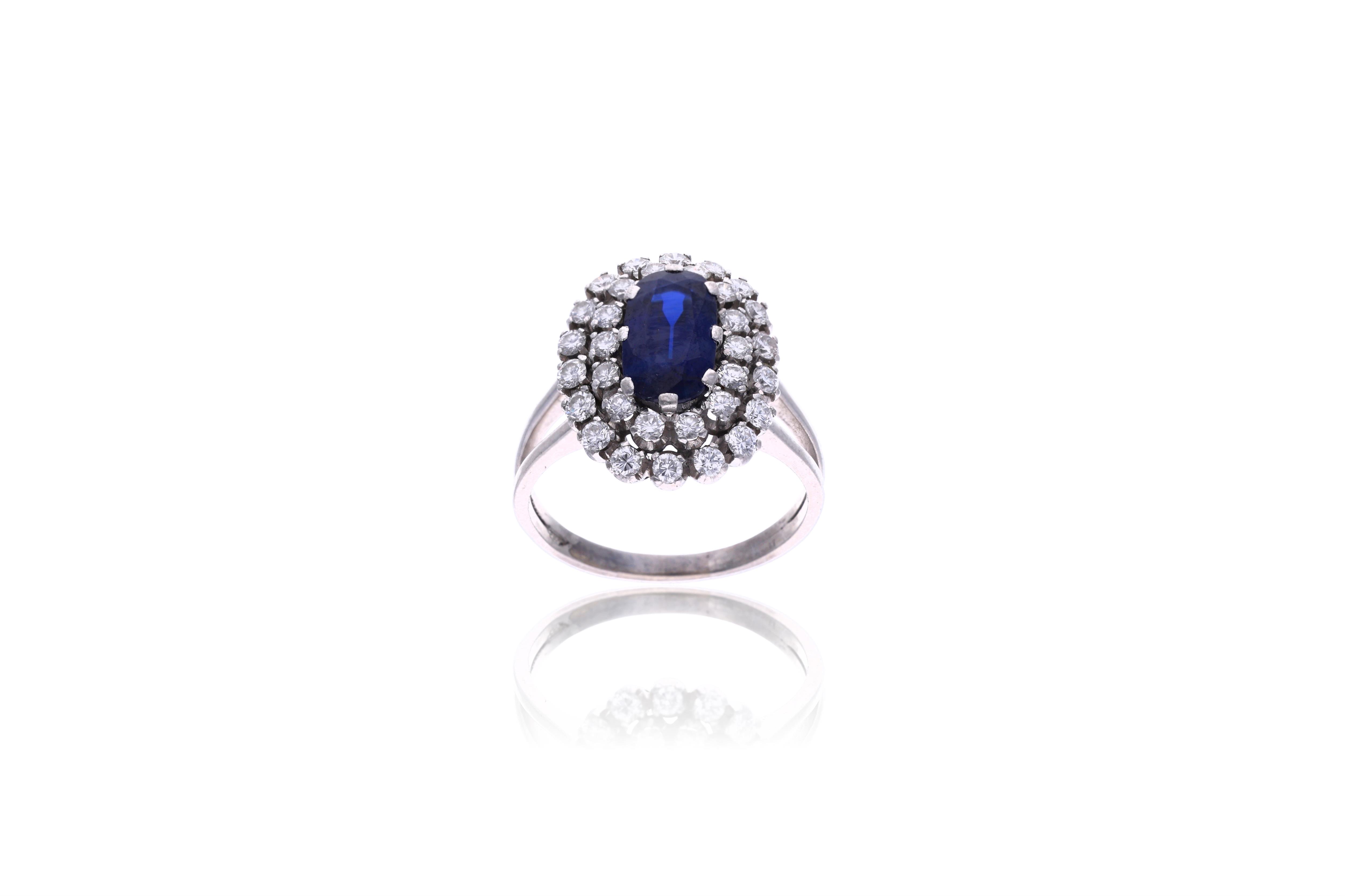 Anello con zaffiro e diamanti, in platino - Asta Preziosi