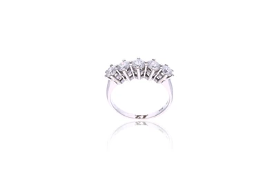 Anello con diamanti e pietra - Asta Preziosi