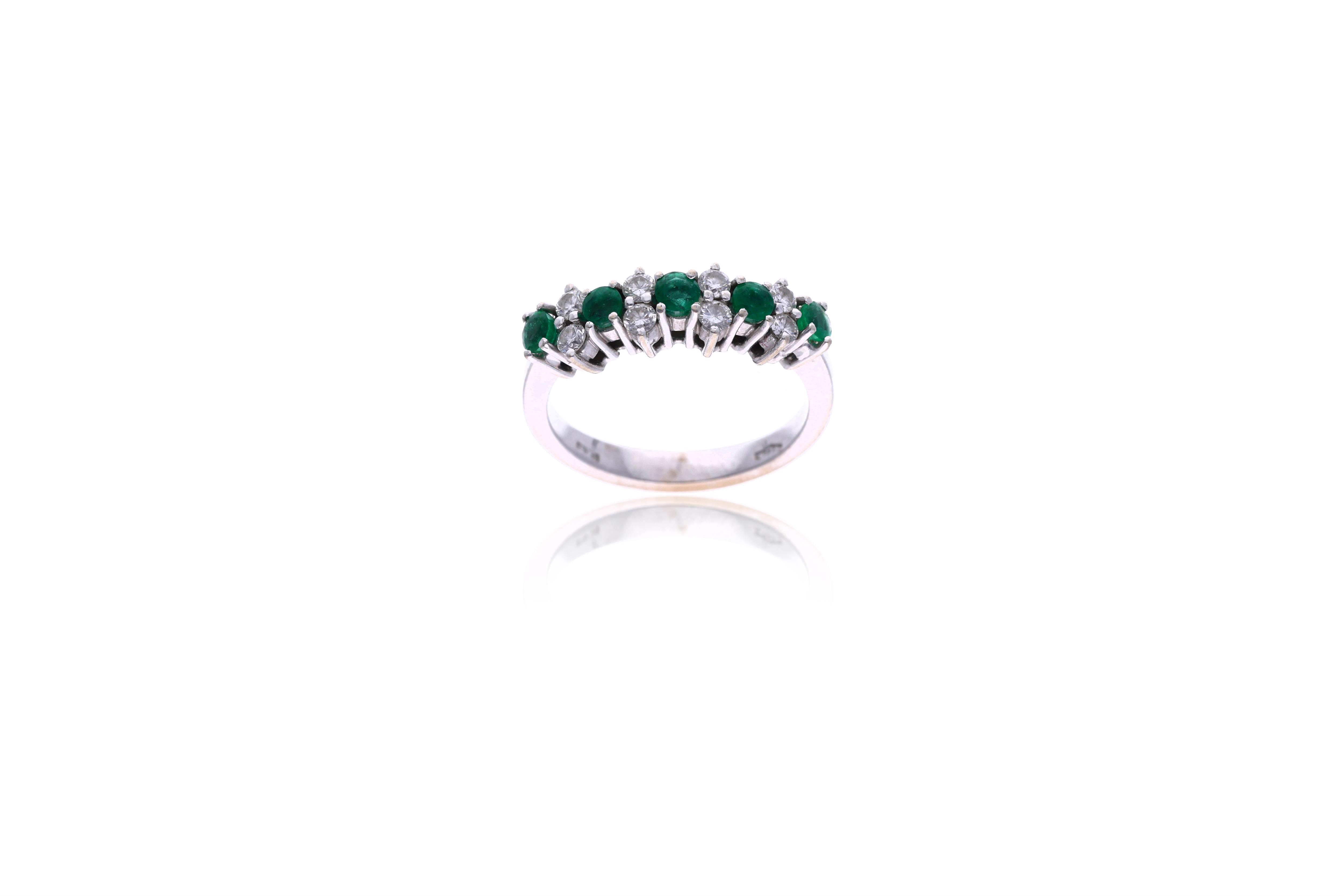 Anello con diamanti e smeraldi - Asta Preziosi