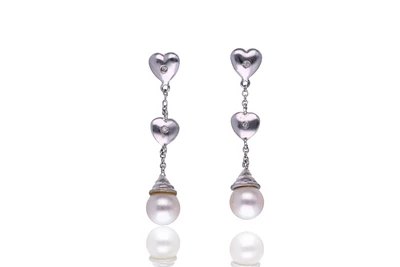 Paio di orecchini con diamanti e perle coltivate - Asta Preziosi Paio di orecchini con diamanti e perle coltivate - Asta Preziosi