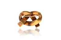 Spilla con smalti - Asta Preziosi