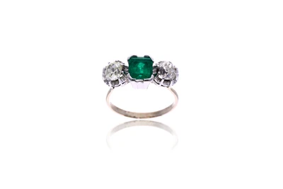 Anello con smeraldo e diamanti - Asta Preziosi