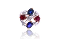 Anello con zaffiri, rubino, pietra e diamanti - Asta Preziosi