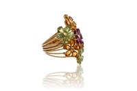 Parure: collana con pendente, paio di orecchini e anello con pietre - Asta Preziosi