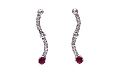 Paio di orecchini con diamanti e rubini - Asta Preziosi