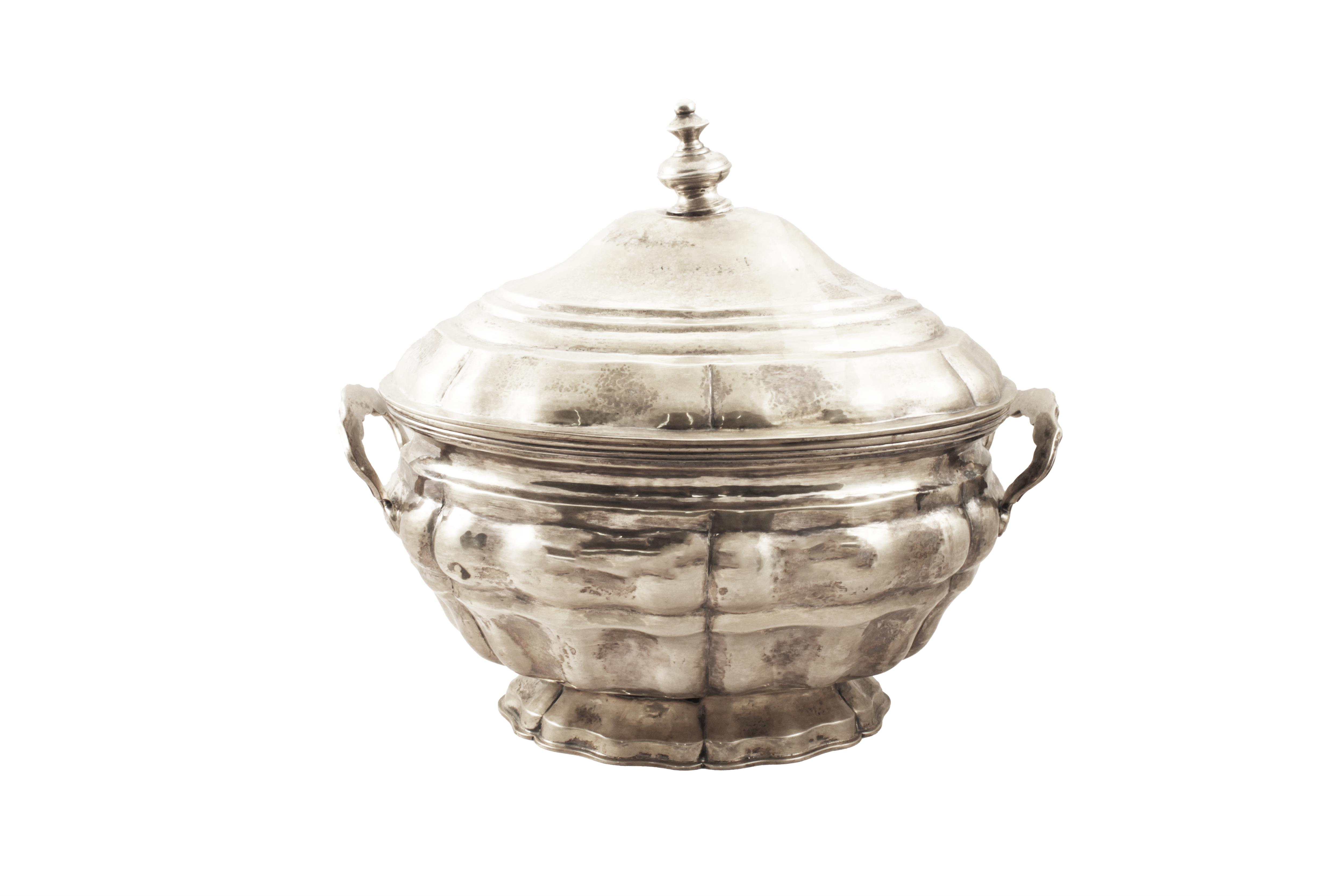 Zuppiera con coperchio in argento - Asta Preziosi