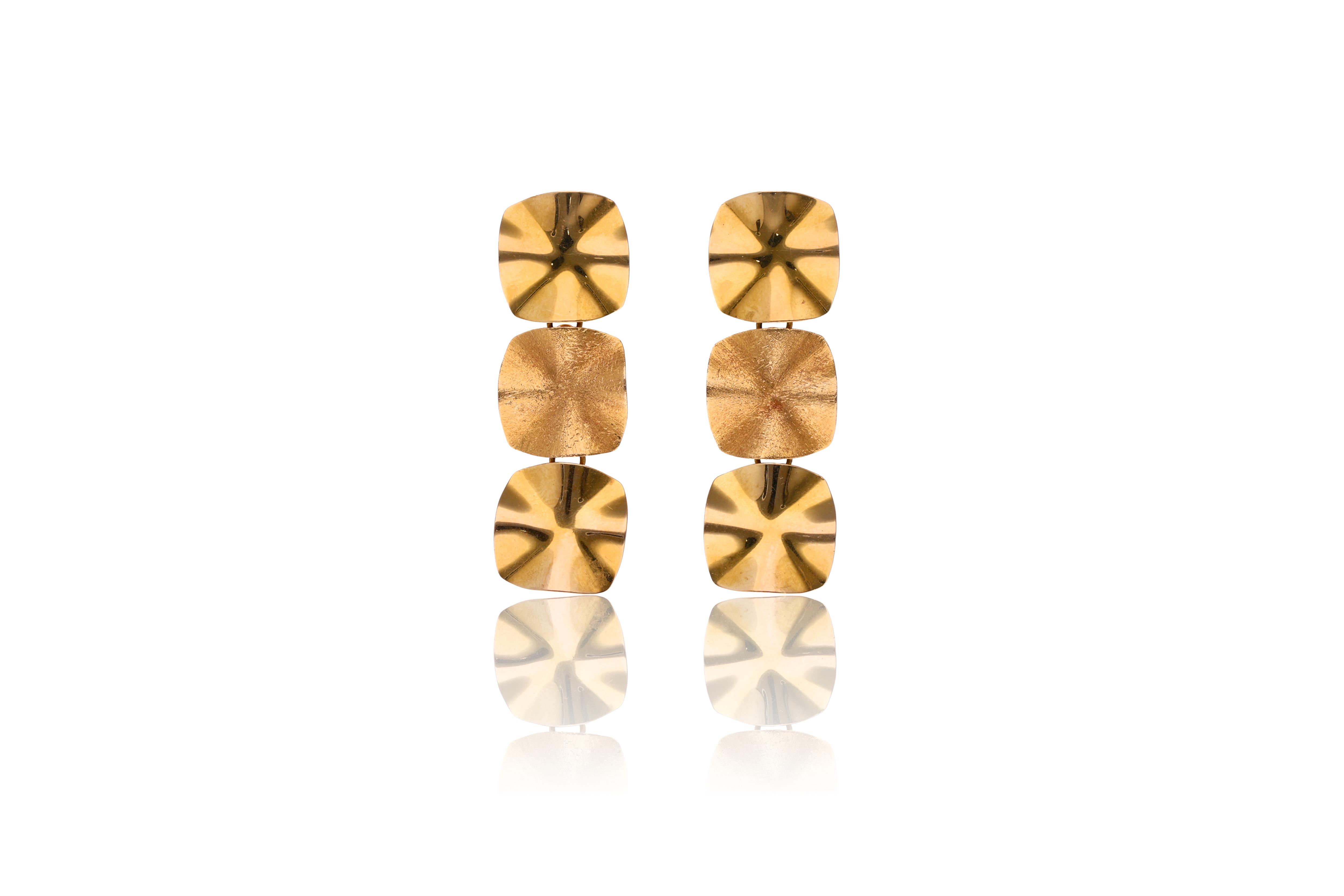 Due orecchini in oro - Asta Preziosi