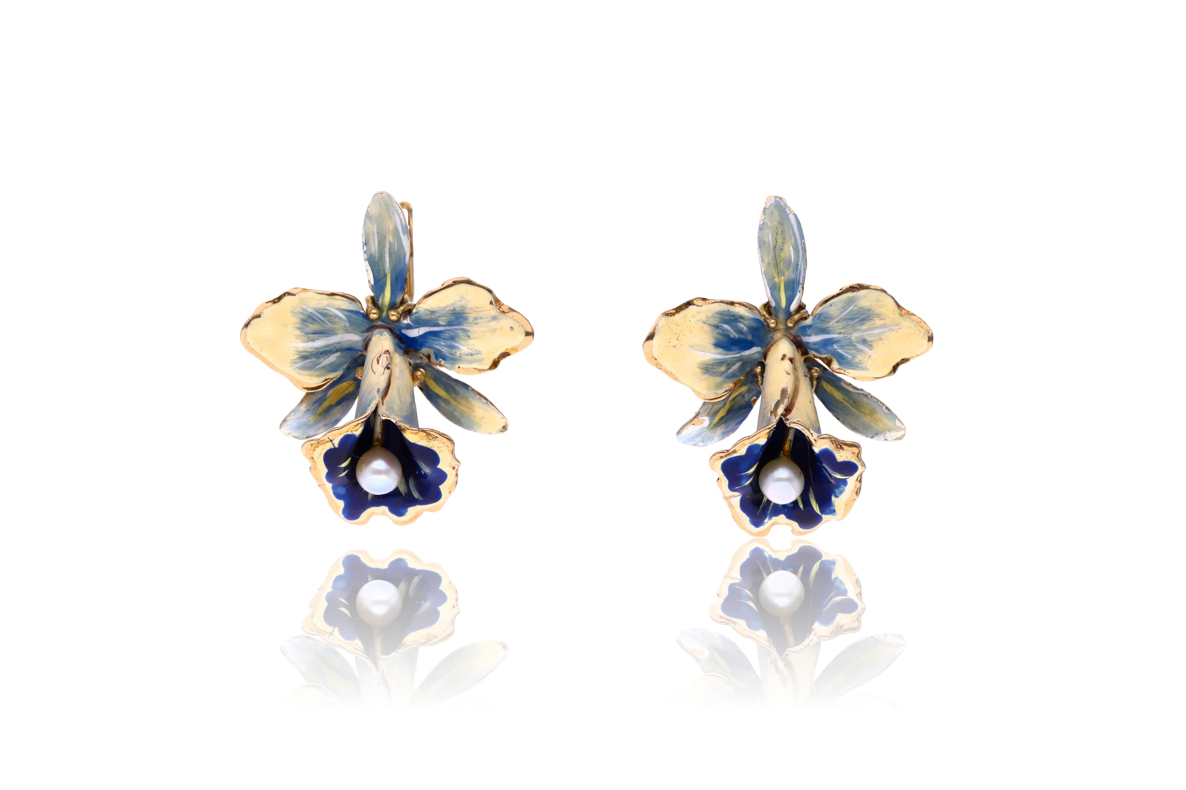 Paio di orecchini con smalti policromi e perle - Asta Preziosi