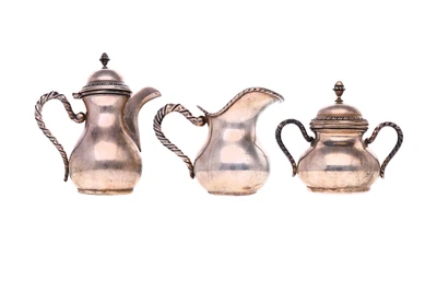 Caffettiera, lattiera, zuccheriera con coperchio in argento - Asta Preziosi