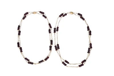 Due collane con inserti in granato - Asta Preziosi