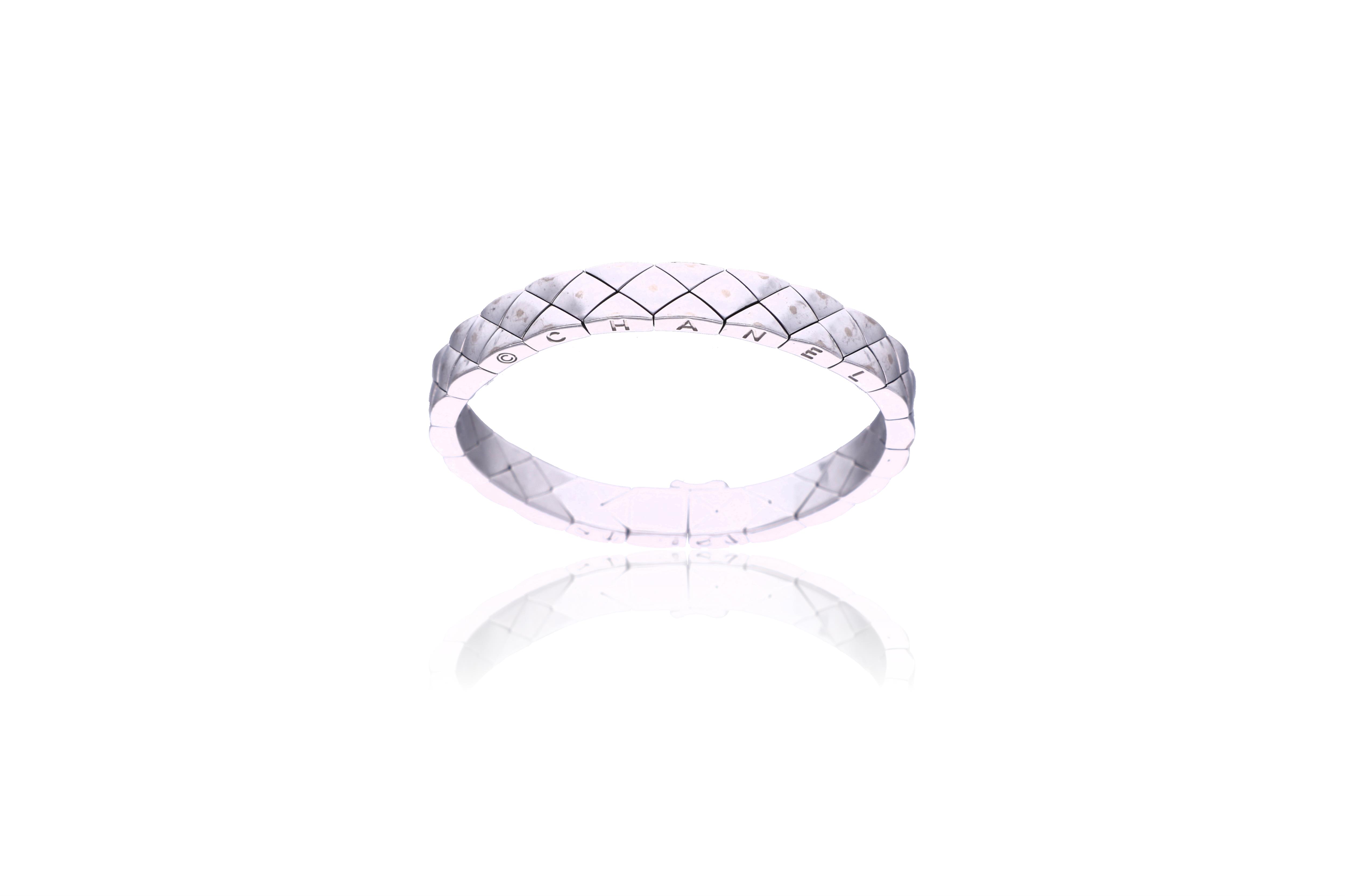 Chanel, Matelassé, bracciale semirigido in oro - Asta Preziosi