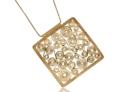 Collana con ciondolo in oro - Asta preziosi