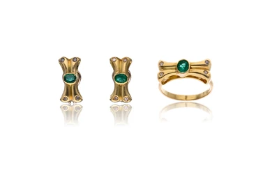 Anello e paio di orecchini con diamanti e smeraldi - Asta Preziosi