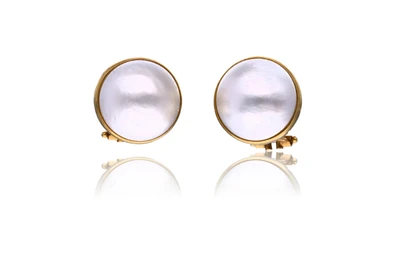 Paio di orecchini con perle Mabe' - Asta Preziosi
