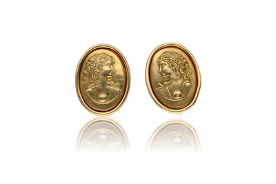 Paio di orecchini in oro - Asta Preziosi
