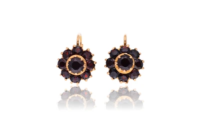 Paio di orecchini con granati - Asta Preziosi