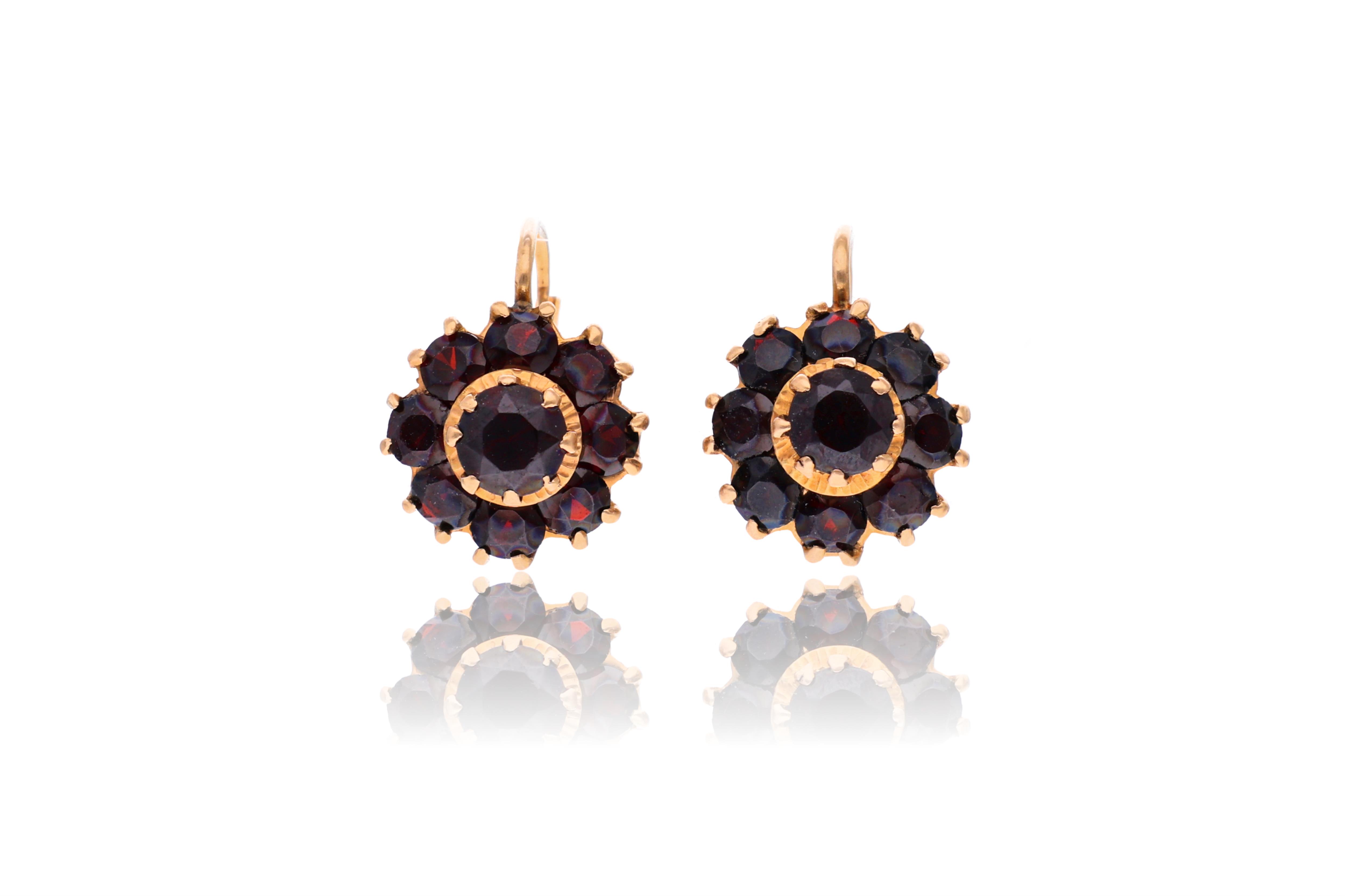 Paio di orecchini con granati - Asta Preziosi