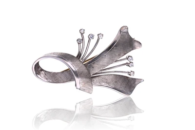 Spilla con diamanti - Asta Preziosi